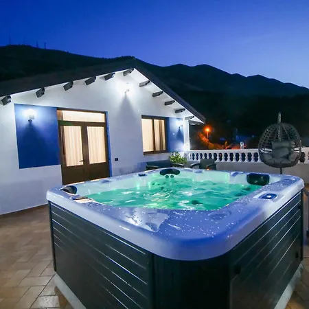 The Blue House Široka