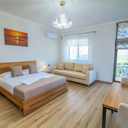 The Blue House Široka