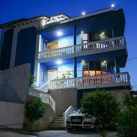 بيت ضيافة The Blue House